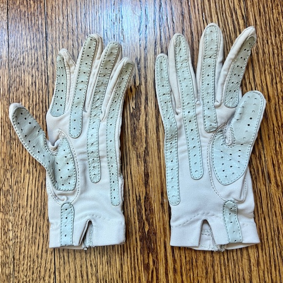 Vintage Isotoner for Hands Beautiful by Aris White Gloves for women - Picture 2 of 9